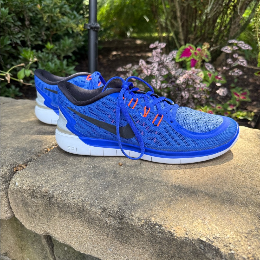 EUC Nike Free 5.0 Blue and Black Athletic Sneakers Size 8.5